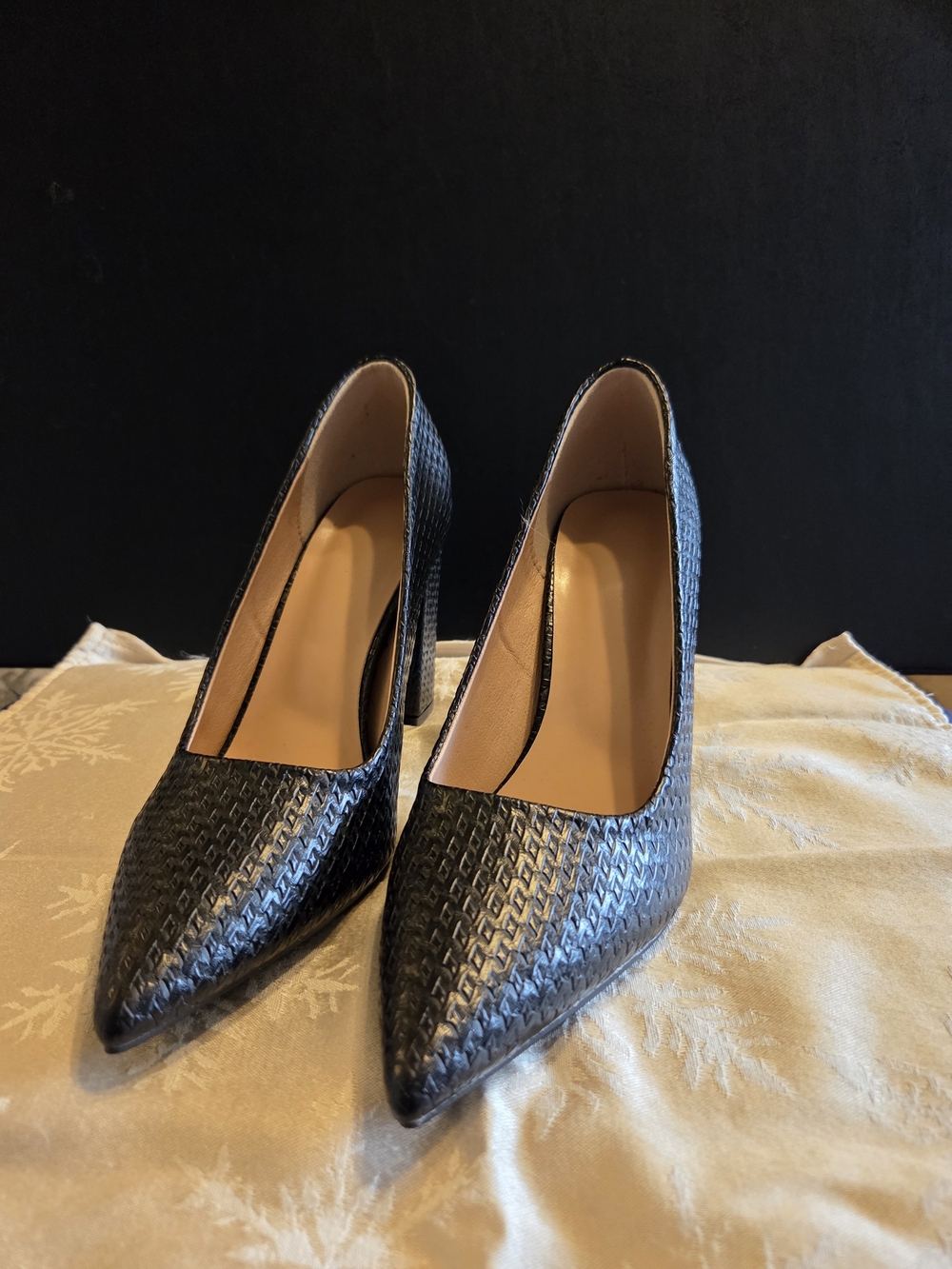 Source Unknown Black Textured Pointed Toe High Heels